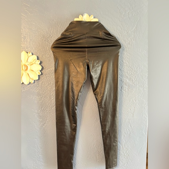offline by aerie real luxe faux leather leggings NWT - Picture 4 of 9